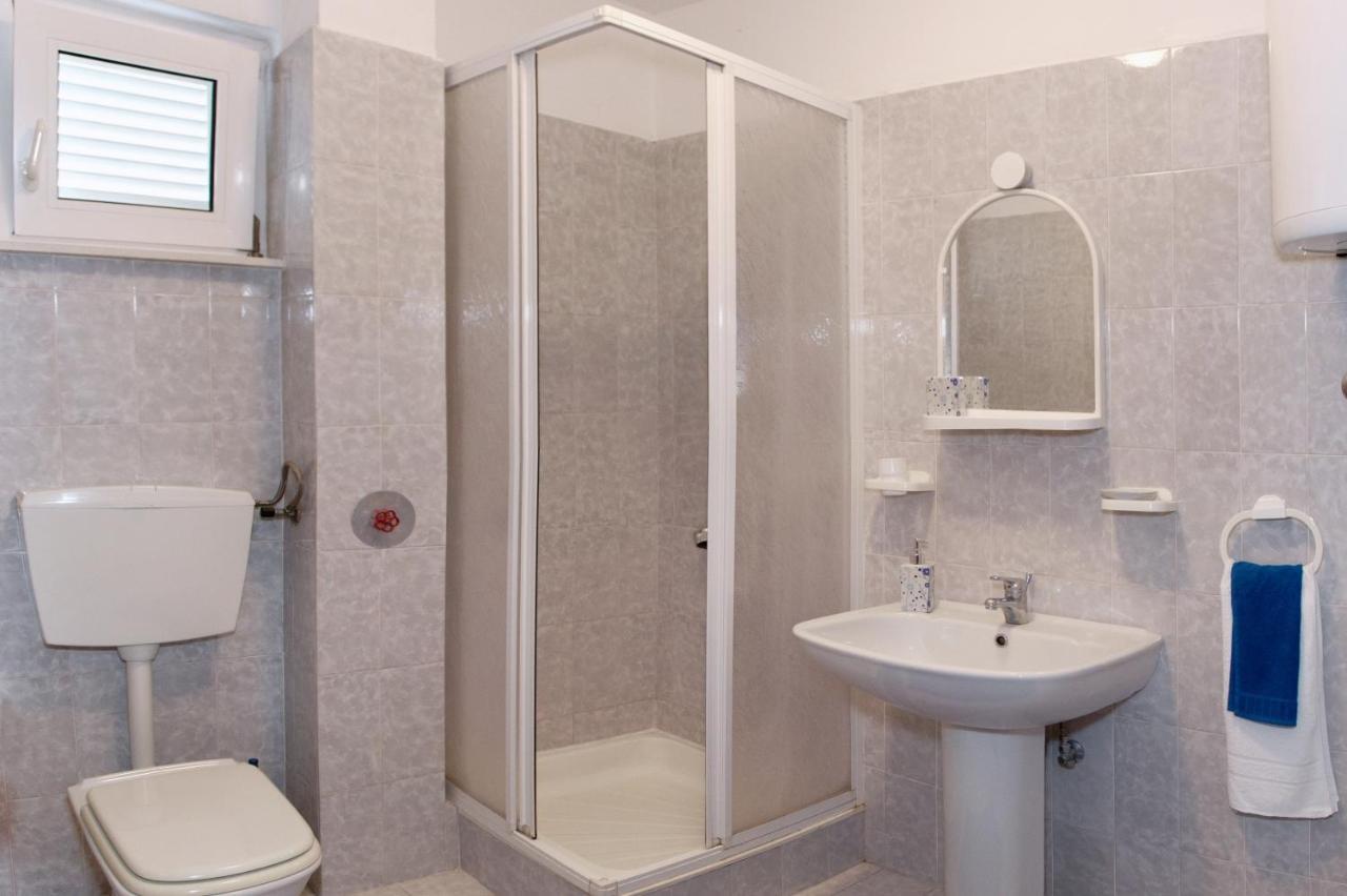 Apartments By The Sea Rastici, Ciovo - 2104 Трогир Екстериор снимка