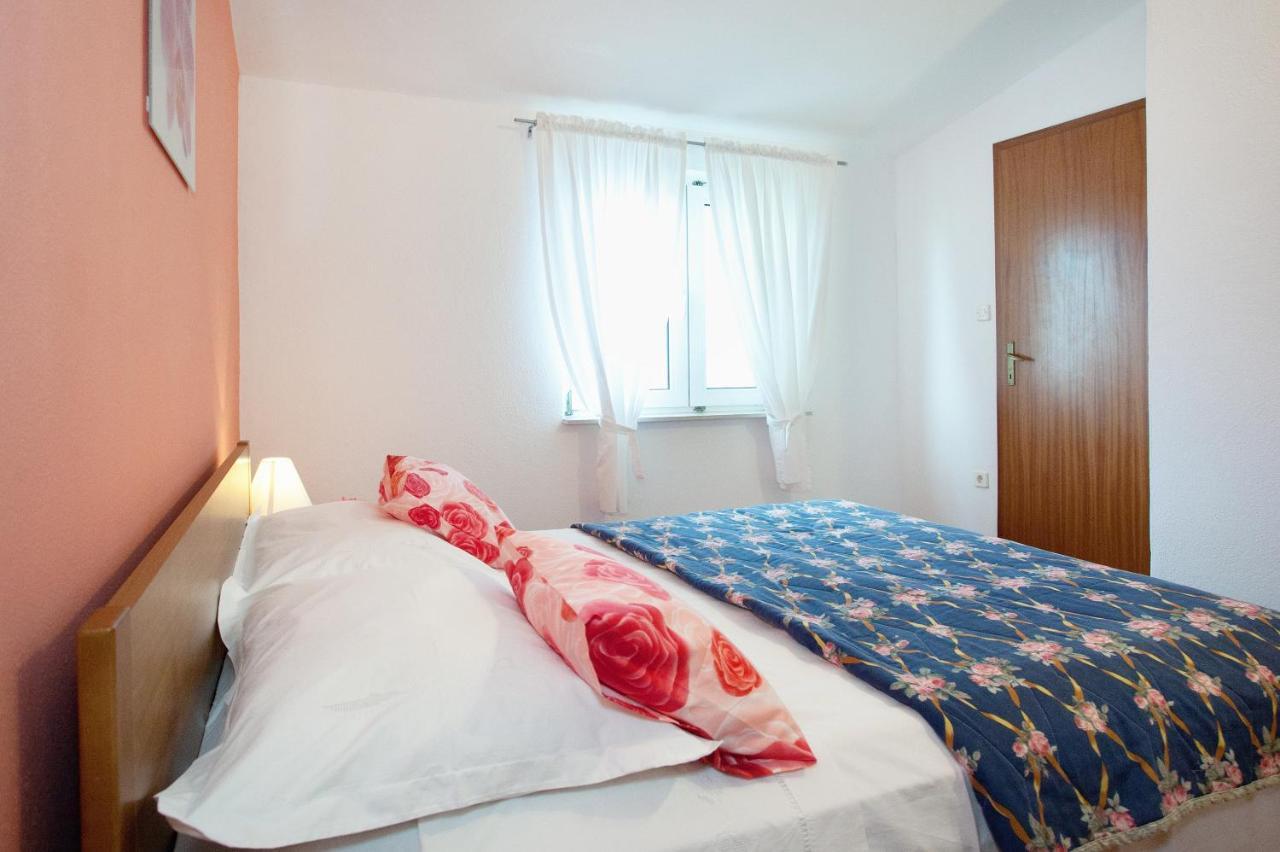 Apartments By The Sea Rastici, Ciovo - 2104 Трогир Екстериор снимка