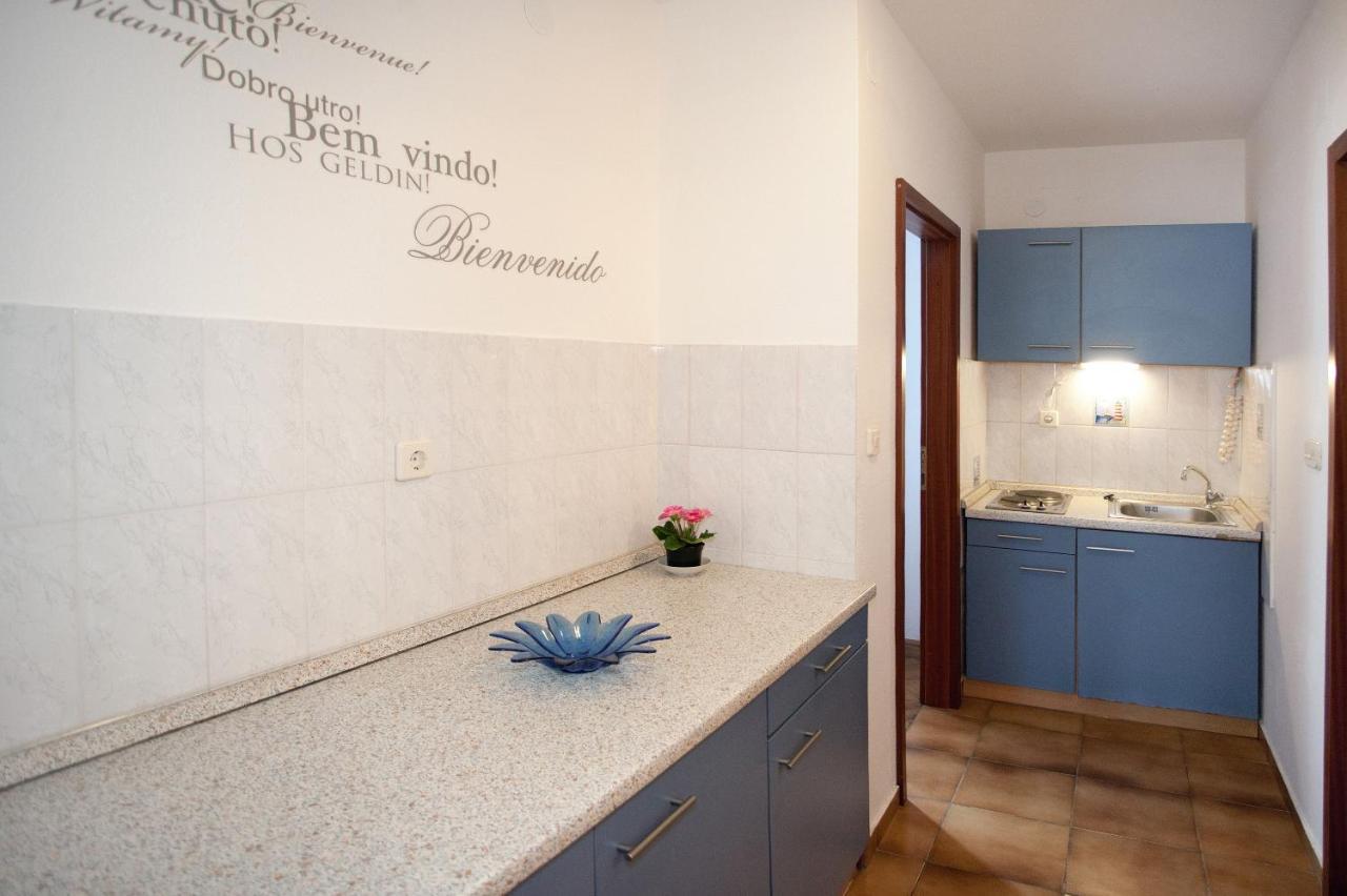Apartments By The Sea Rastici, Ciovo - 2104 Трогир Екстериор снимка
