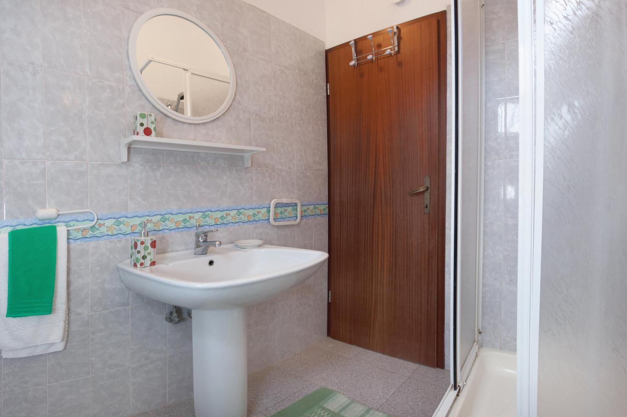 Apartments By The Sea Rastici, Ciovo - 2104 Трогир Стая снимка