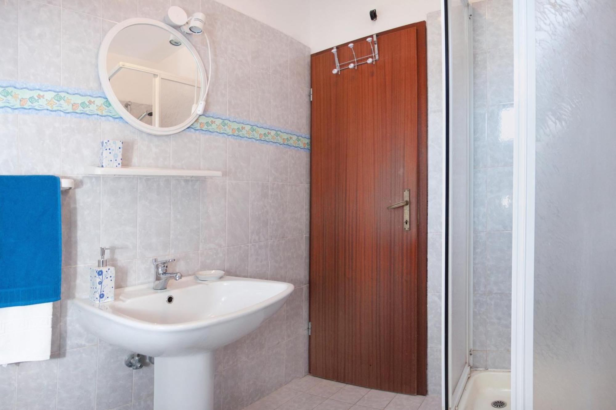 Apartments By The Sea Rastici, Ciovo - 2104 Трогир Стая снимка